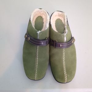 Cole Haan women’s size 6 1/2 Olive green front zip mules